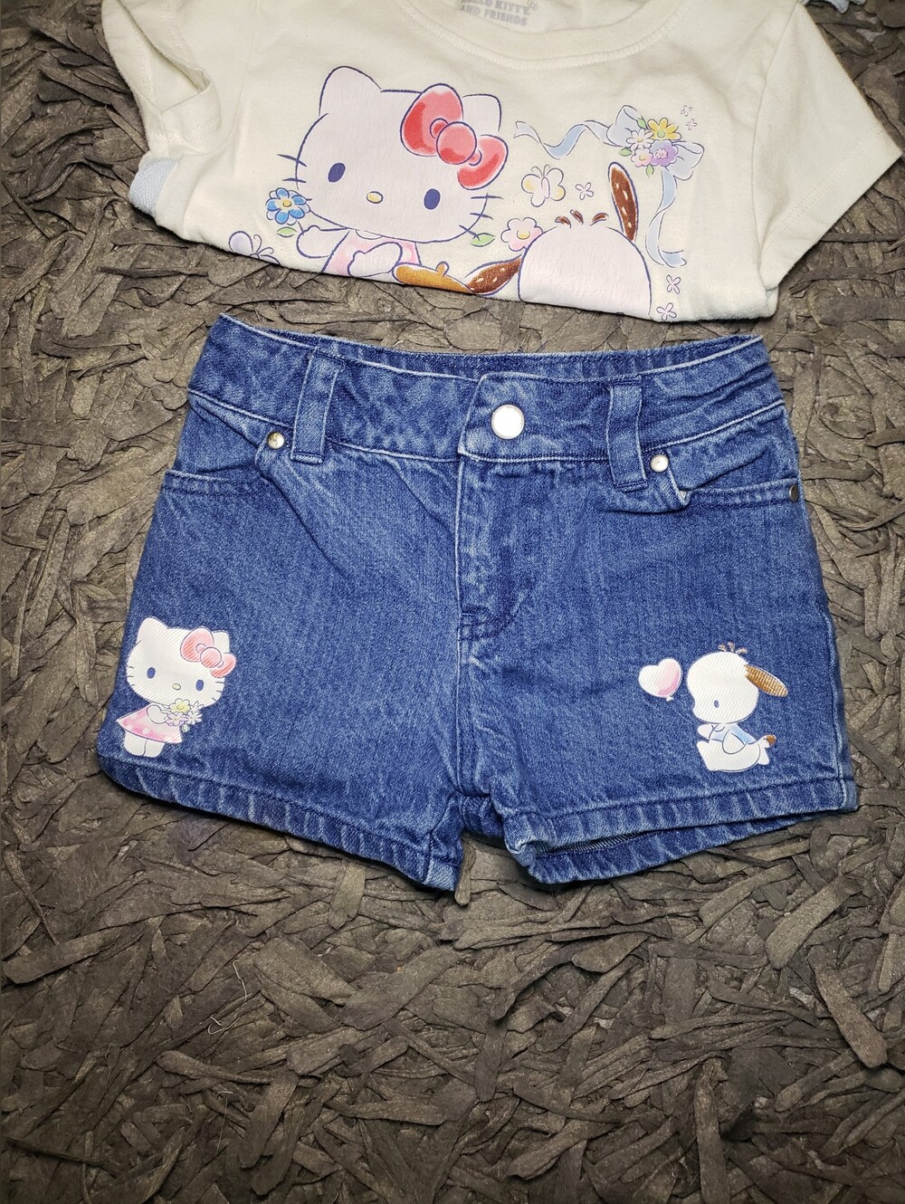 Hello Kitty Short Set - Picture 5 of 8